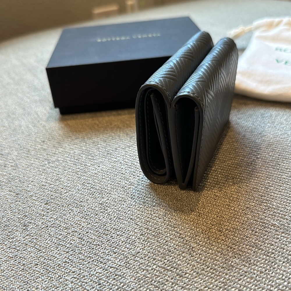 NEW 🔥 Bottega Veneta Men’s Grey Wallet - Picture 3 of 5